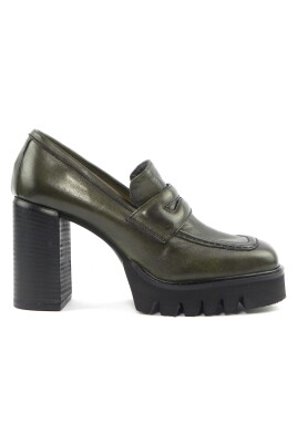 stylish-heeled-boots