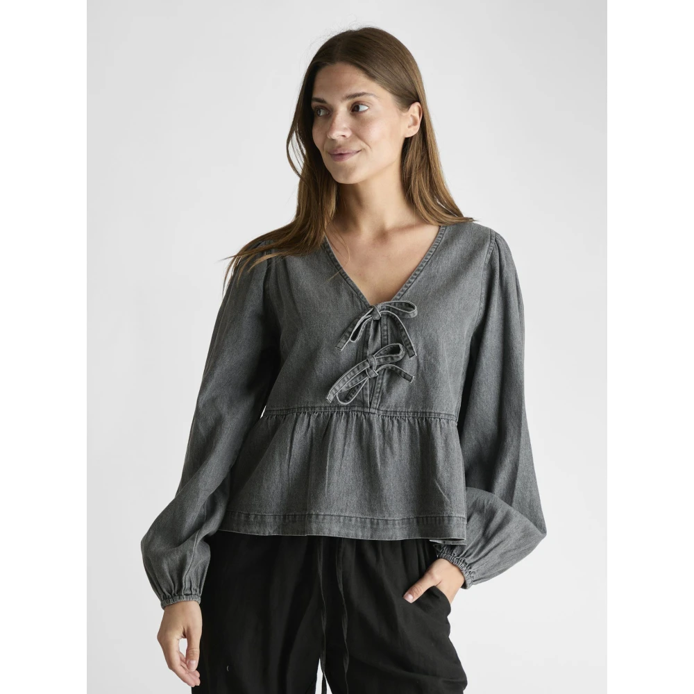 NEO NOIR Grijze Denimblouse met Strik voor Gray Dames