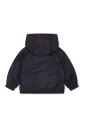 veste-coupe-vent-bleue-avec-patch-logo