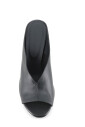 sandales-noires-en-cuir-avec-decoupe-en-v