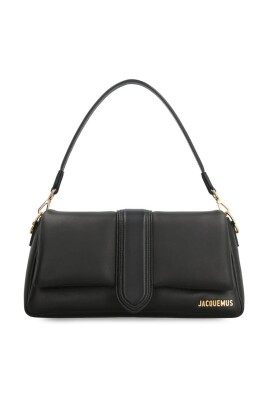 black-shoulder-bag-chic-and-versatile