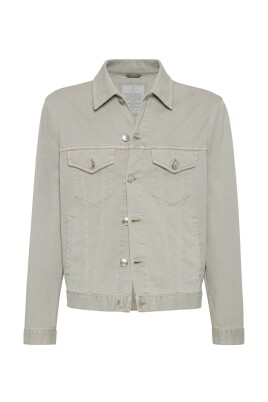 buttoned-coat-with-pockets