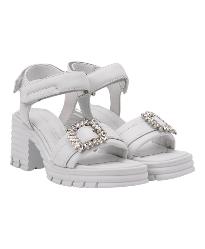 sandales-a-talon-chunky-avec-boucle