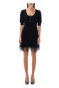 mini-robe-noire-avec-bordure-en-plumes