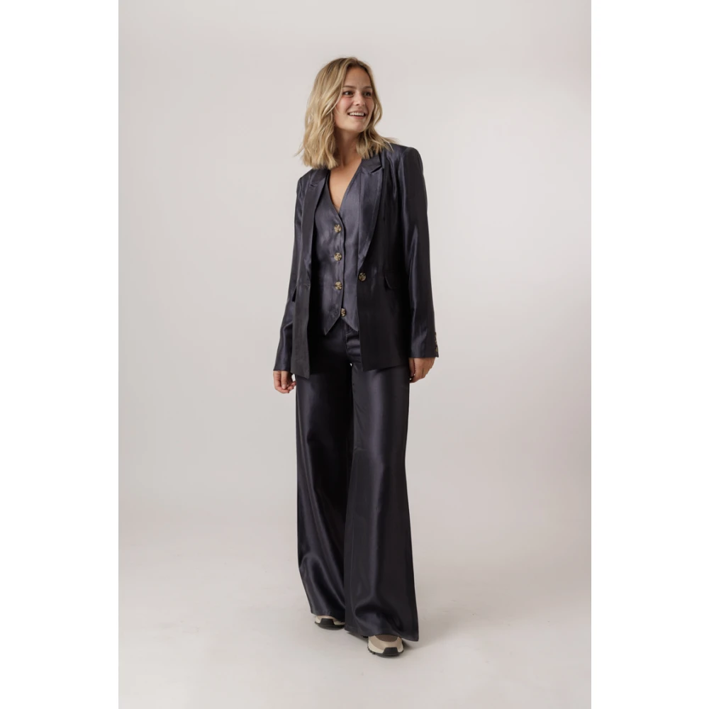 Aimée the Label Satin Blazer met Klassieke Details Purple Dames