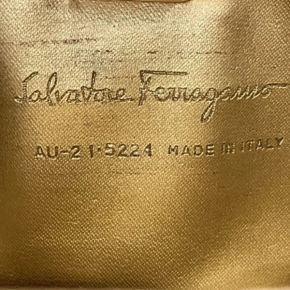 Salvatore Ferragamo Pre-owned Leather shoulder-bags Beige Dames
