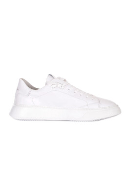 sneakers-blanches-avec-detail-logo