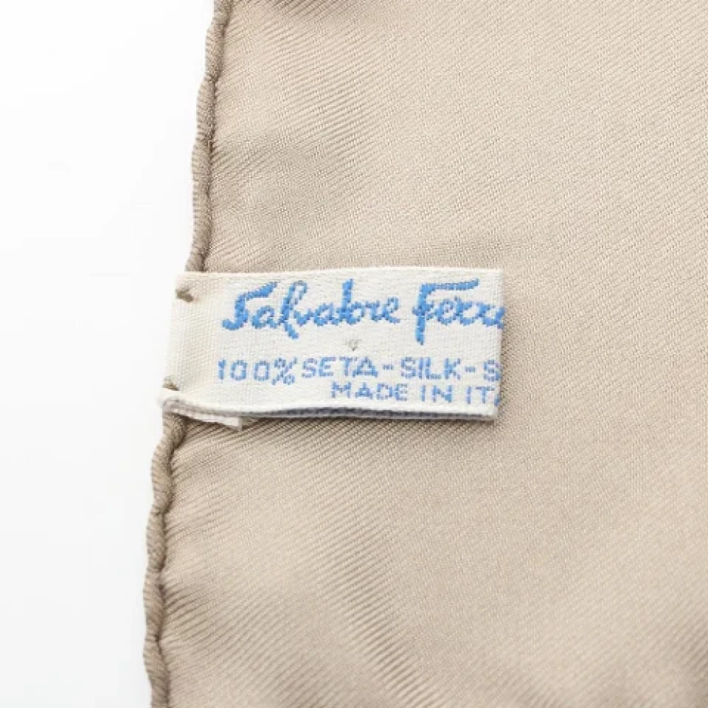 Salvatore Ferragamo Pre-owned Silk scarves Multicolor Dames