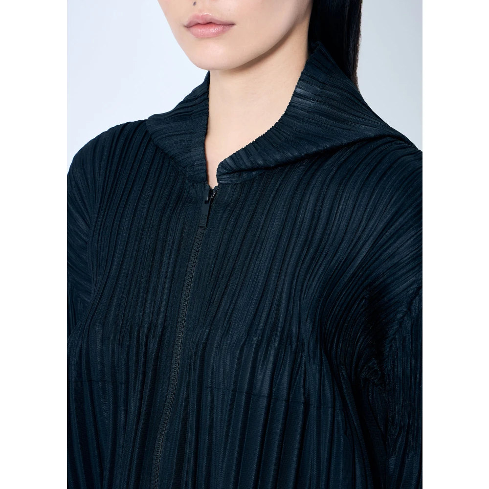 Issey Miyake Geplooide Hoodie met rits Black Dames