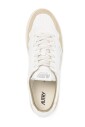 baskets-blanches-a-lacets-et-bout-rond