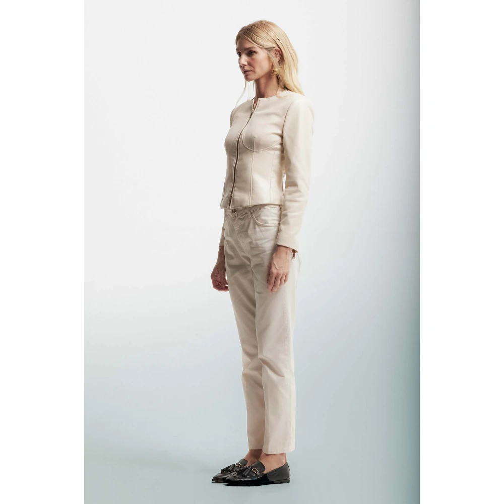 Kocca Vinyl-effect Fitted Jacket met Metalen Ritsen Beige Dames