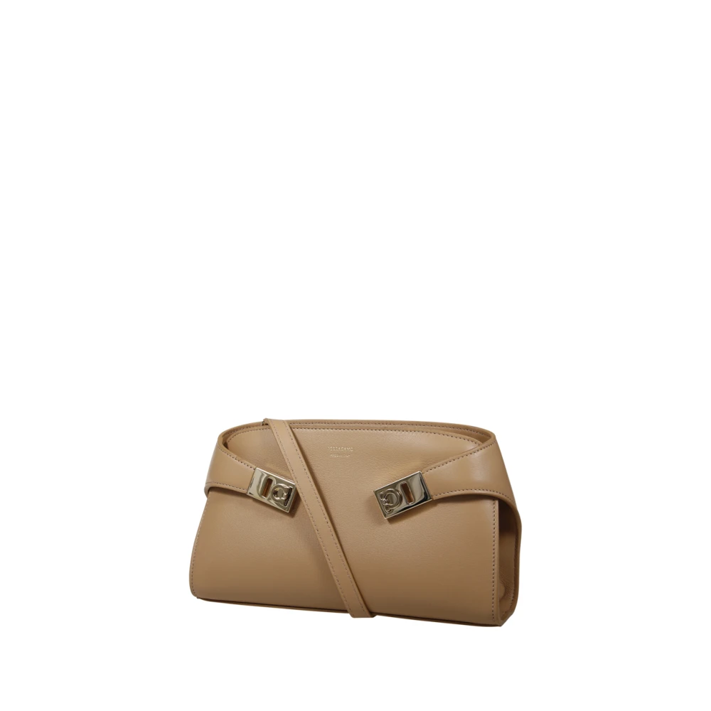 Salvatore Ferragamo Licht Camel Hug Tas Brown Dames