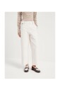 pantalon-de-creme-luxueux-eleve-garde-robe