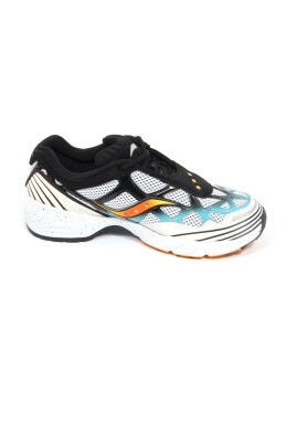 grid-web-textile-shoes
