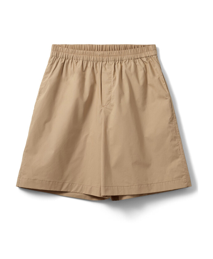 casual-camel-shorts-with-elastic-waist