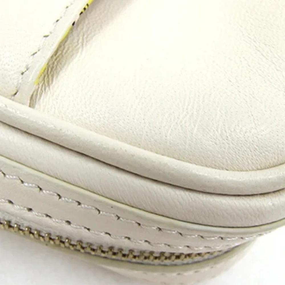 Fendi Vintage Pre-owned Leather clutches White Dames
