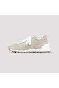 sneakers-de-luxe-en-daim-nude-neutrals
