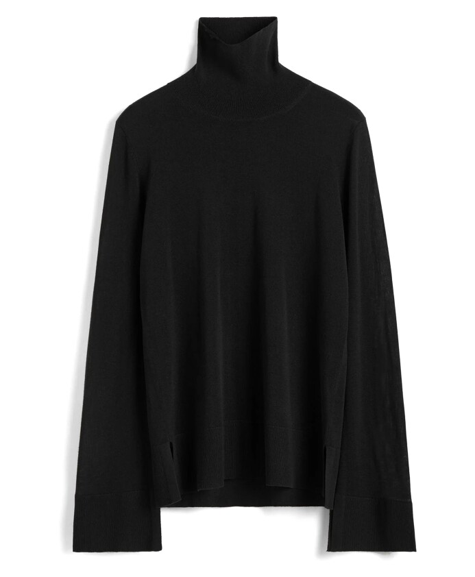 pull-noir-avec-manches-fendues