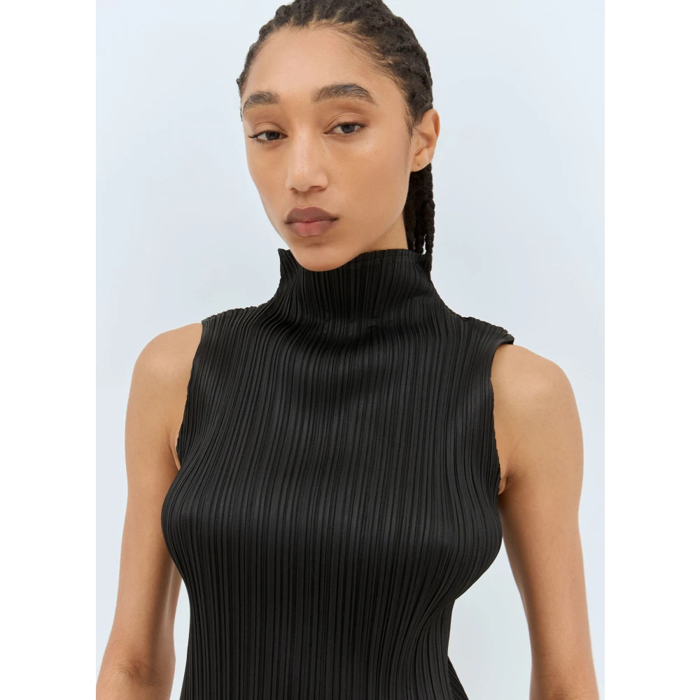 Issey Miyake Geplooide hoge hals top Black Dames