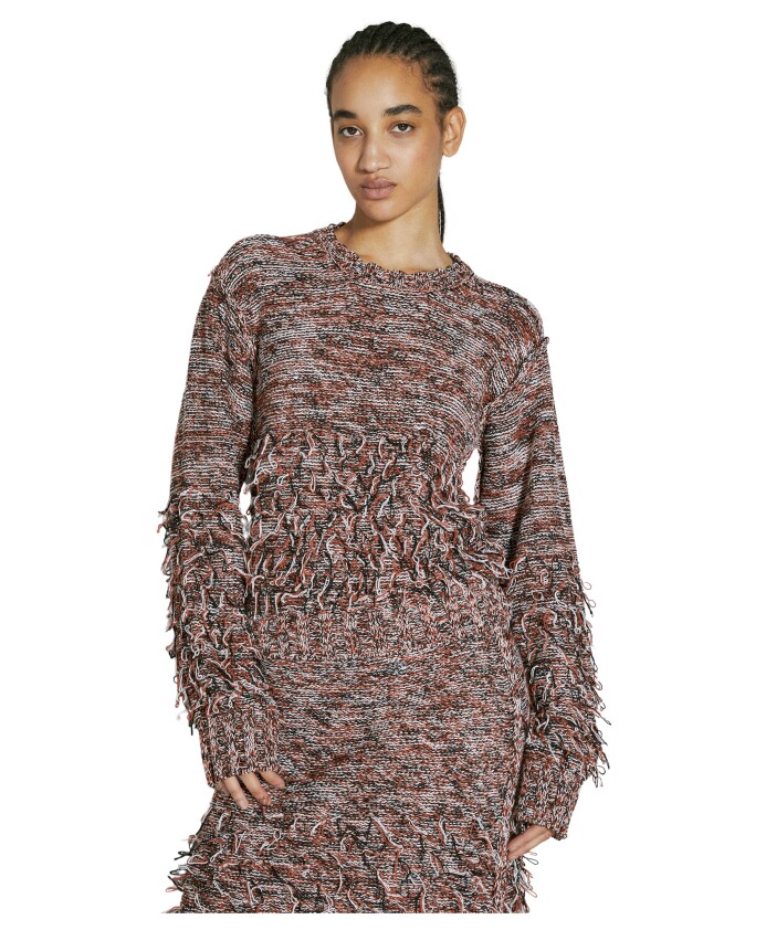 pull-a-boucles-avec-fils-laches