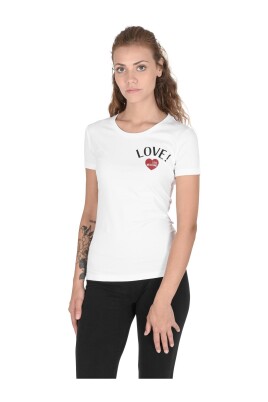 white-crew-neck-tee-stylish-chic