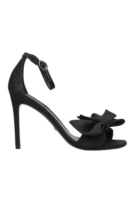 sandale-a-talon-haut-en-satin-noir