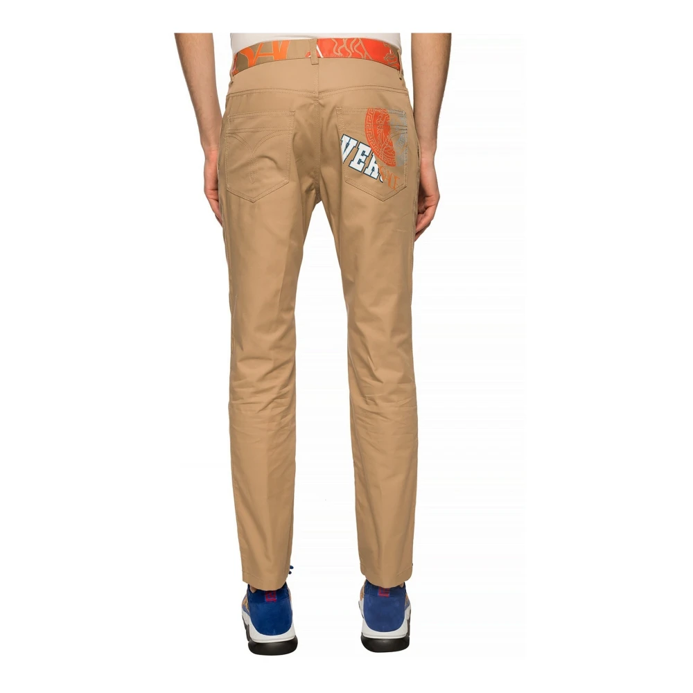 Versace Samenstelling Chino Broek Katoen Logo Beige Heren