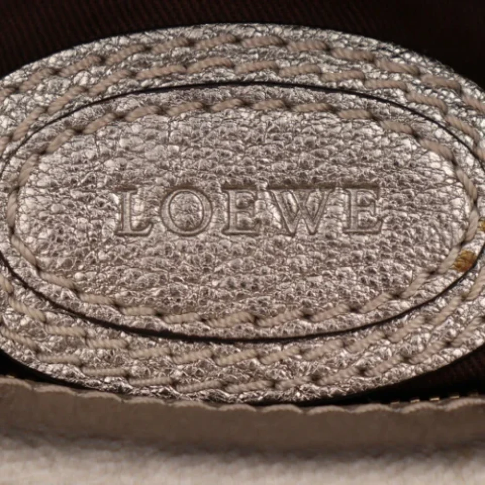 Loewe Pre-owned Leather handbags Gray Dames