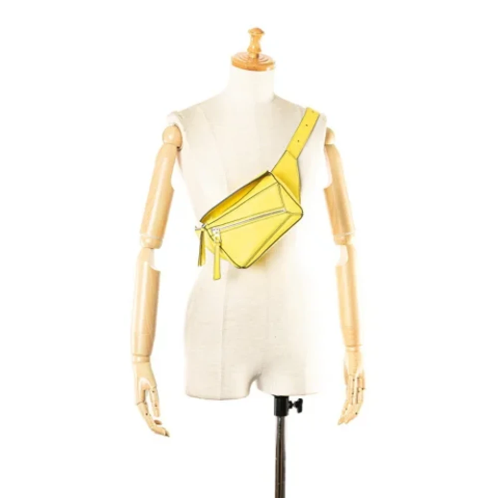Loewe Pre-owned Leather shoulder-bags Yellow Dames