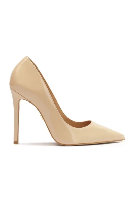 Lackerade högklackade pumps.Denna produkt har stor storlek.