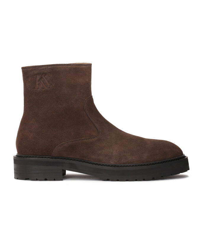bruine-suede-laarzen-met-treps-zool