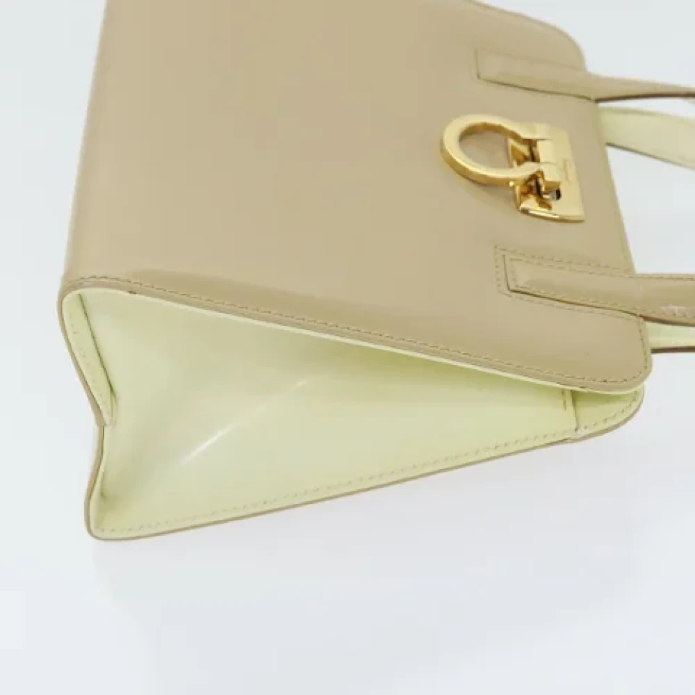 Salvatore Ferragamo Pre-owned Fabric handbags Beige Dames