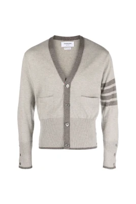 Klassisk V-ringad Cashmere Cardigan