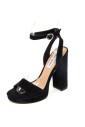 sandales-en-daim-noir-gesture