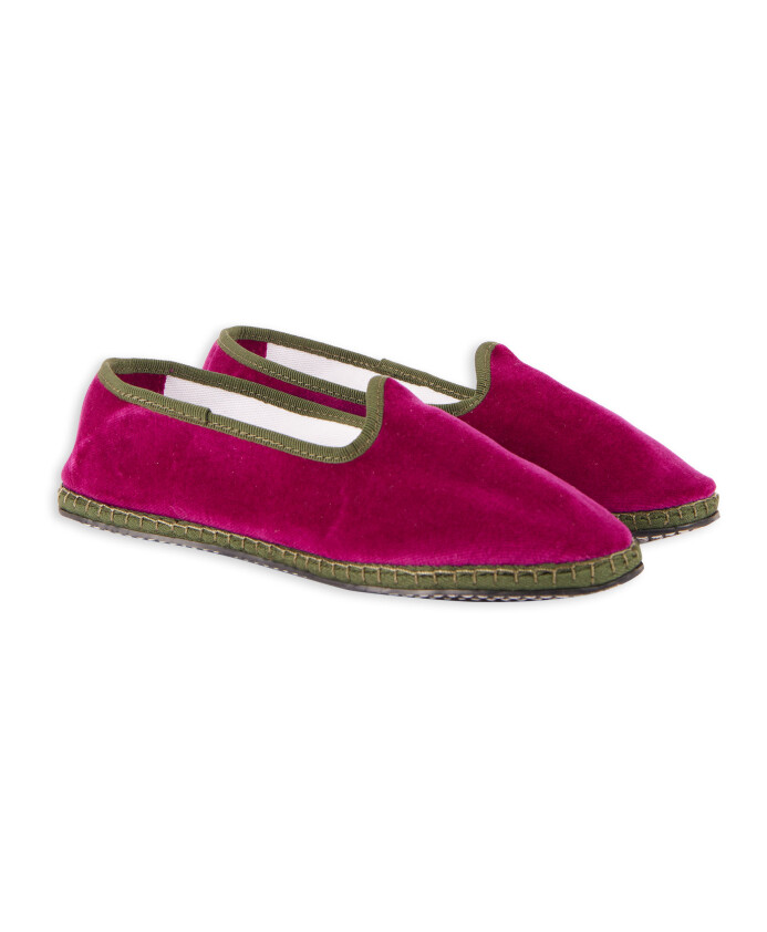 chaussures-en-velours-fuchsia-unies-pour-femmes-avec-des-details-contrastants