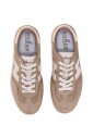 sneakers-beige-pour-un-look-elegant