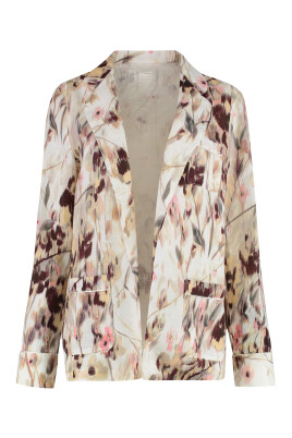 linen-blazer-lapel-collar-pockets-chest