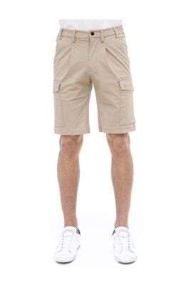 cargo-shorts-with-multiple-pockets