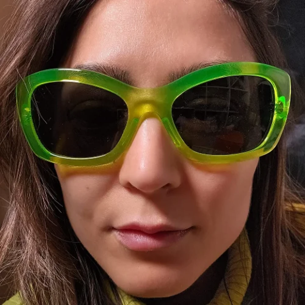 Prada Vintage Pre-owned Plastic sunglasses Green Dames