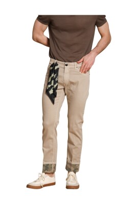 camouflage-slim-fit-gabardinbyxor