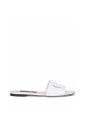 chaussures-plates-blanches-en-cuir-avec-logo