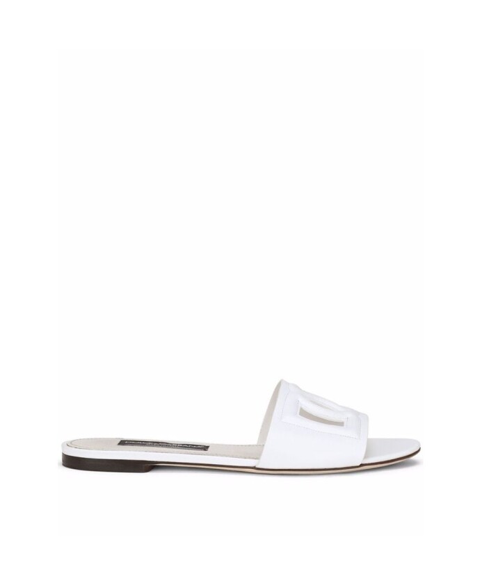 chaussures-plates-blanches-en-cuir-avec-logo