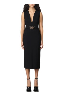 robe-midi-noire-sans-manches-a-col-en-v