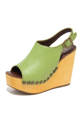 snick-sandals-in-non-uniform-color