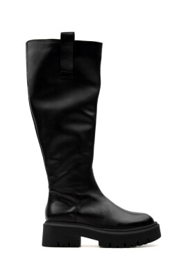 enchanting-black-boots