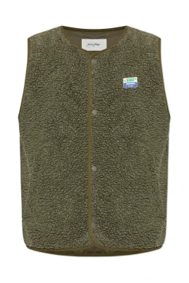 Päls väst med logotyp patch