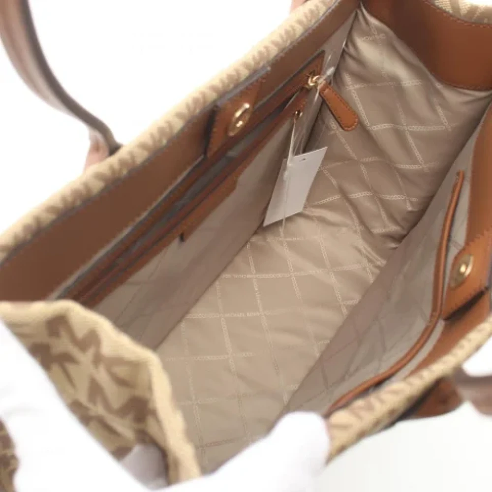 Michael Kors Pre-owned Canvas shoulder-bags Beige Dames