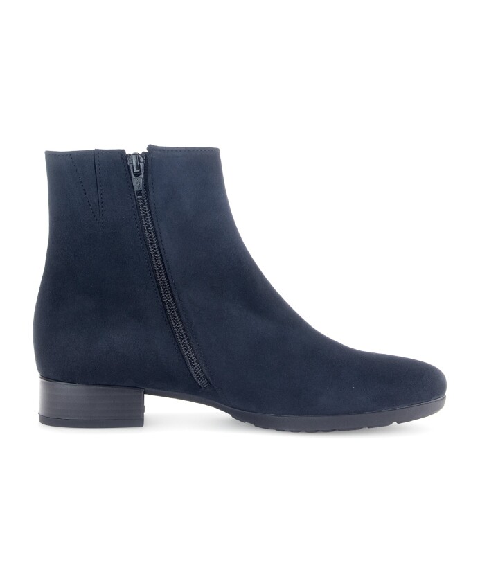 bottines-en-daim-elegantes
