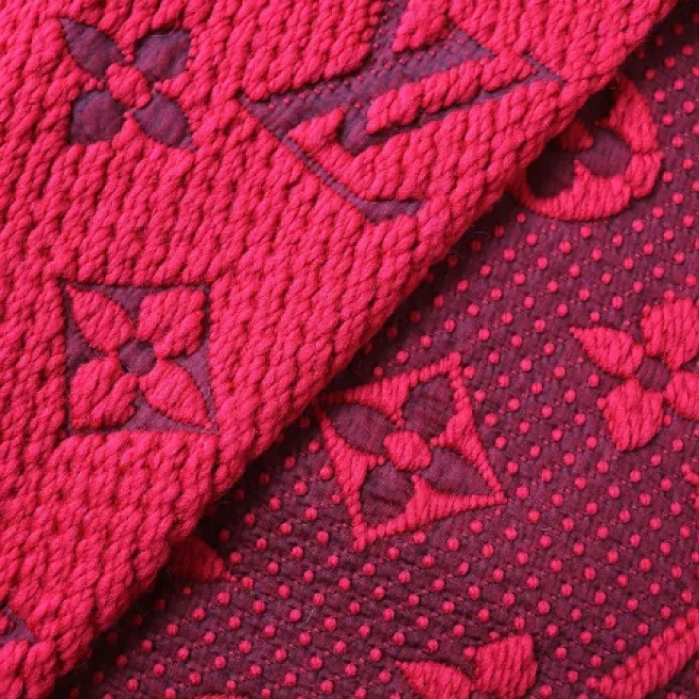 Louis Vuitton Vintage Pre-owned Wool scarves Red Dames