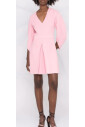 robe-rose-a-plis-creux-et-col-en-v